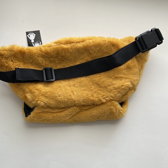 Faux Fur Belt Bag Fanny Pack - Picture 7 of 8